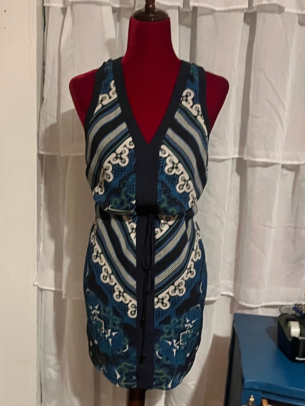 Adelyn Rae Women’s Navy Patterned V-Neck Mini Dress (Small)